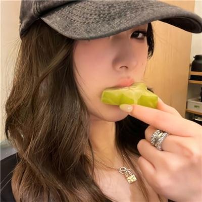 亲爱的小小忧愁封面